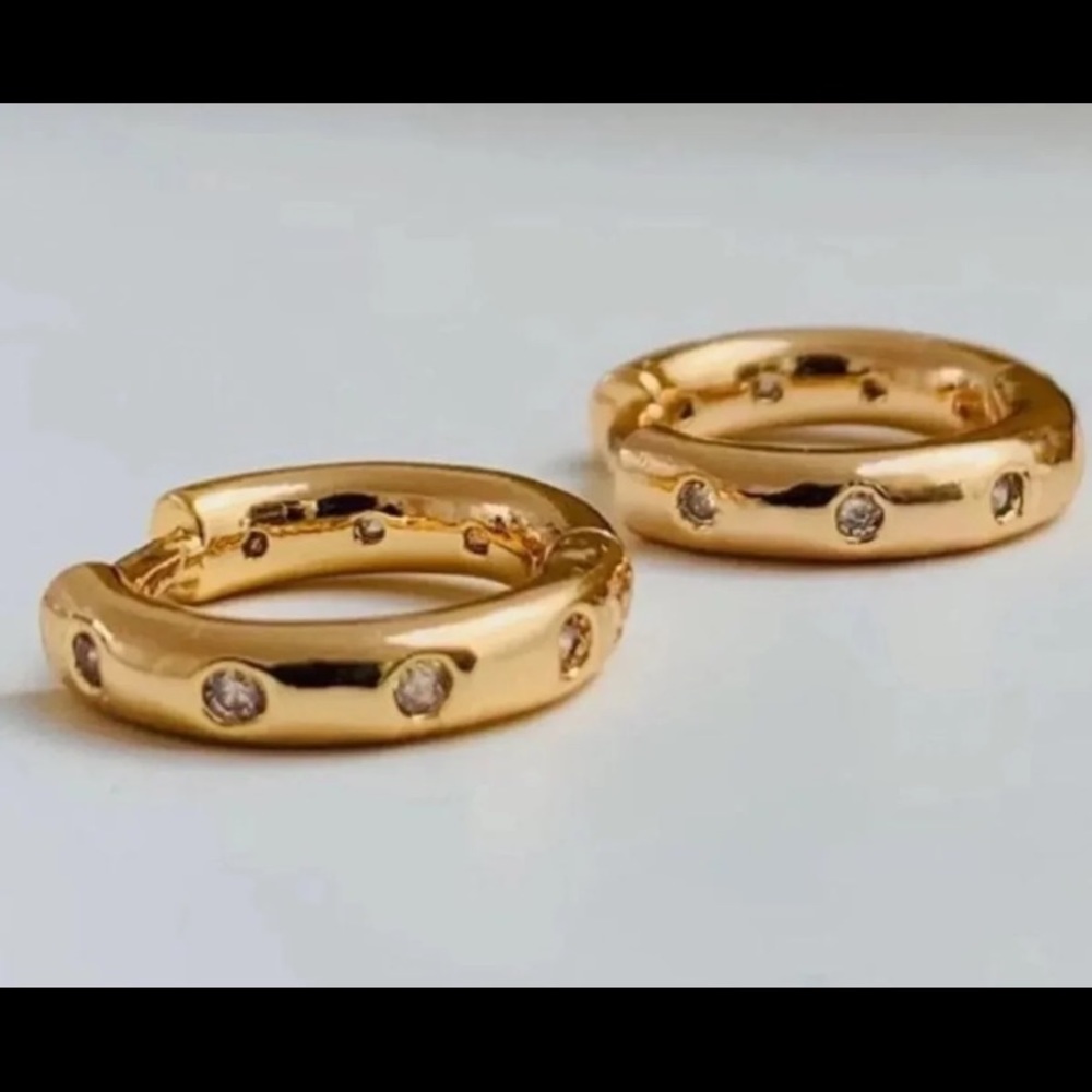 Stunning gold huggies 18k